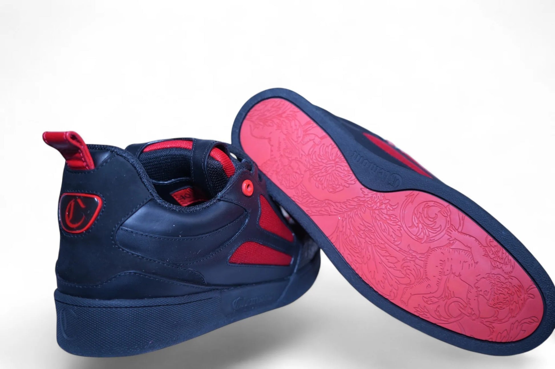 Vallmountbotique black and red men's fashion sneakers with breathable mesh panels and a textured toe cap.